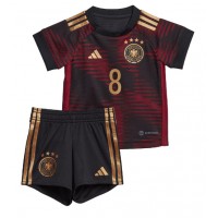Camisa de Futebol Alemanha Leon Goretzka #8 Equipamento Secundário Infantil Mundo 2022 Manga Curta (+ Calças curtas)